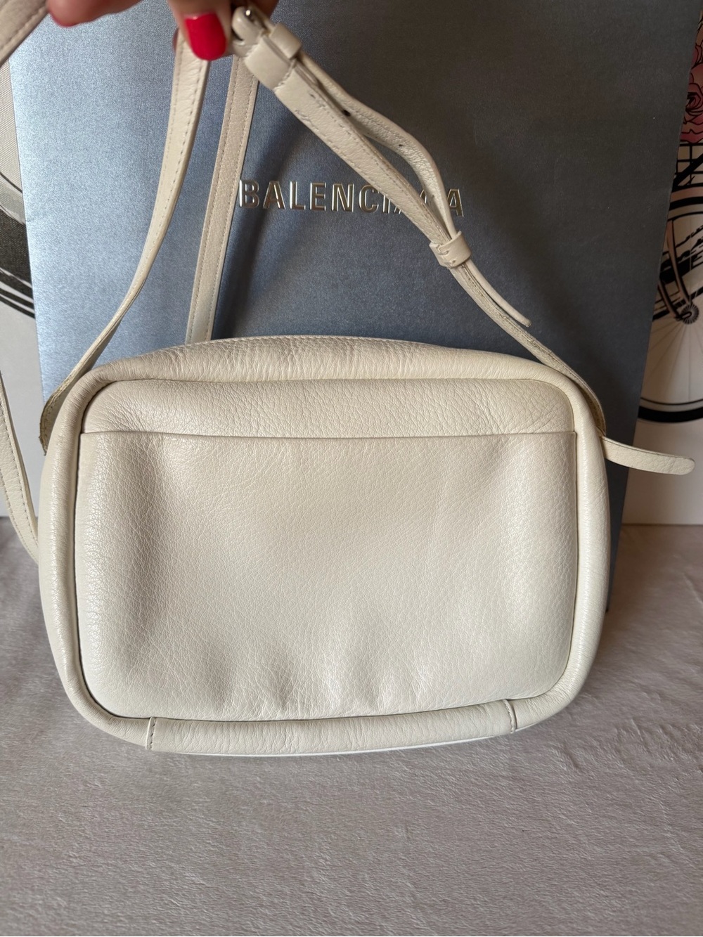 BALENCIAGA White Leather Camera Bag Crossbody - Picture 4 of 15